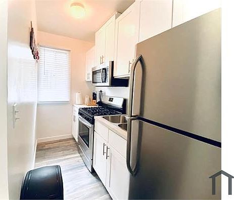5th image of 2107 Raymond Ave #2117