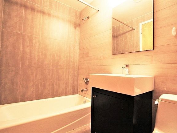 5th image of 212 E 14th St #4R1