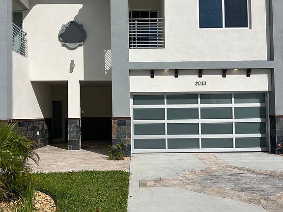 4th image of 2033 Greenbriar Ter #2033