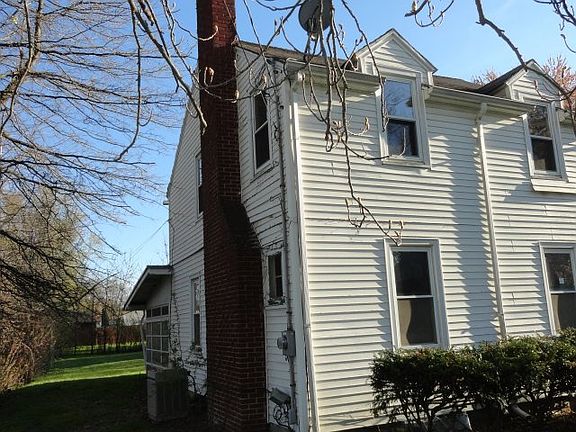 2nd image of 2936 Catalpa St SE