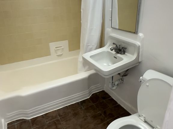 3rd image of 543 Landfair Ave #4