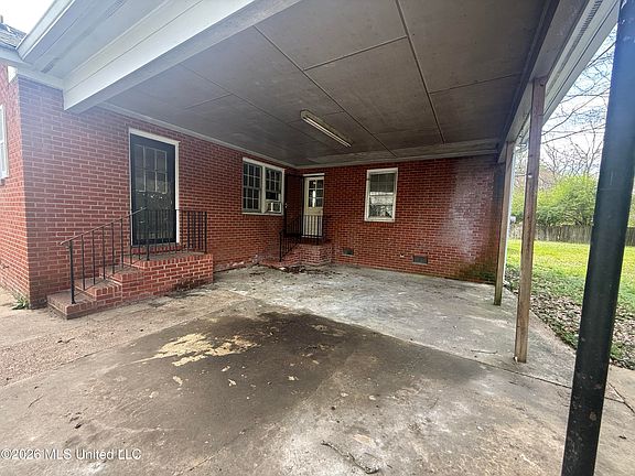 3rd image of 354 Walthall St