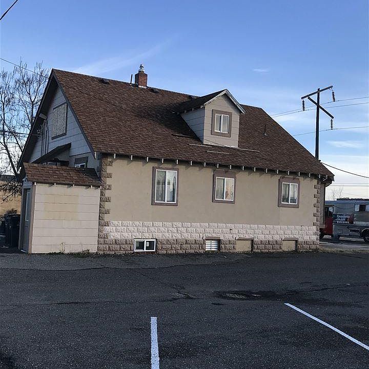 2nd image of 905 W Court St