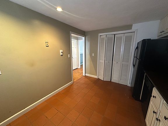 5th image of 87 Phelps St