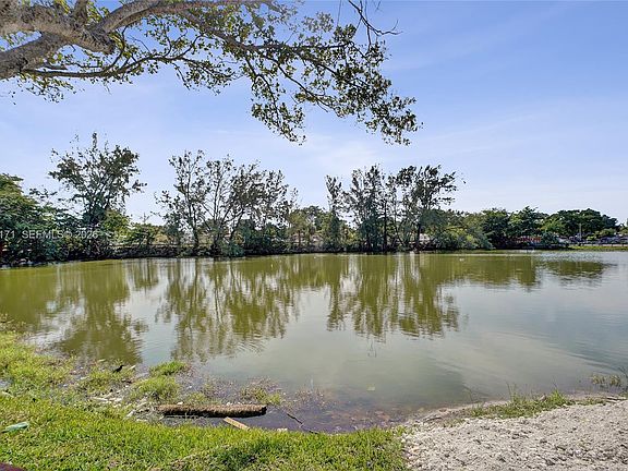 2nd image of 1300 NE Miami Gardens Dr APT 320E