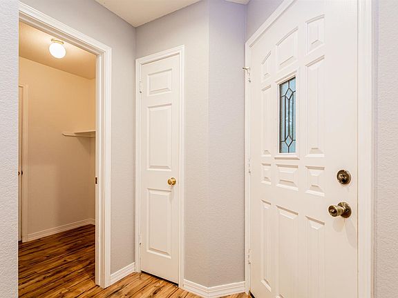 4th image of 301 Mesa Dr