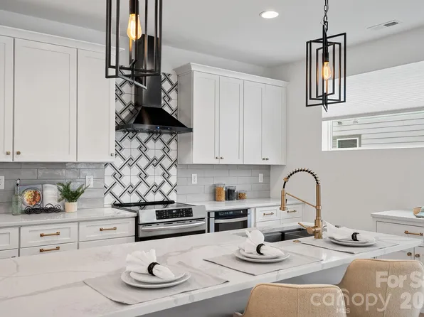 306 Wesley Heights Way, Charlotte, NC 28208