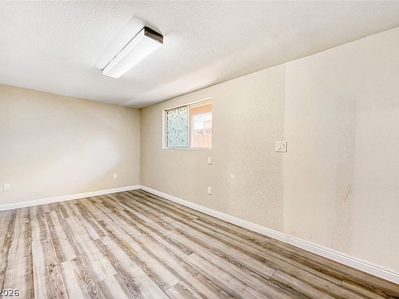 5th image of 325 W Rochell Dr
