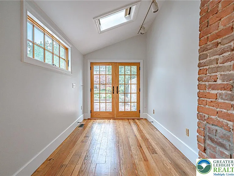 239 E Church St — Photo 17