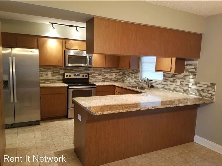 2205 Cypress Point Dr E — Photo 5