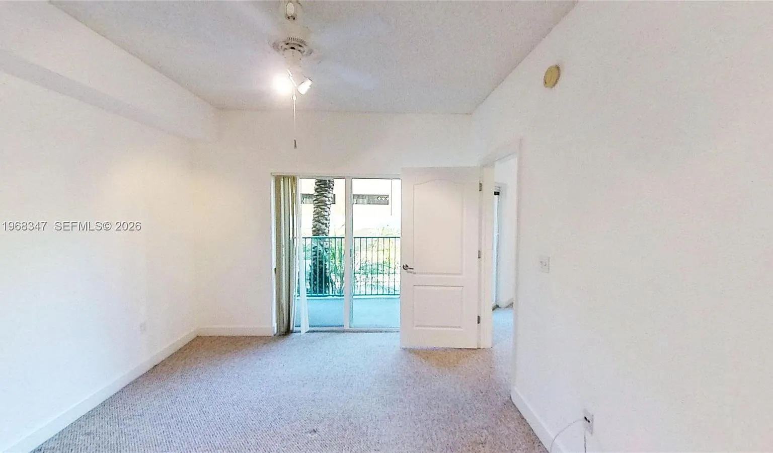 Valencia Condo — Photo 3