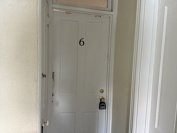 3rd image of 911 E King St #15754907