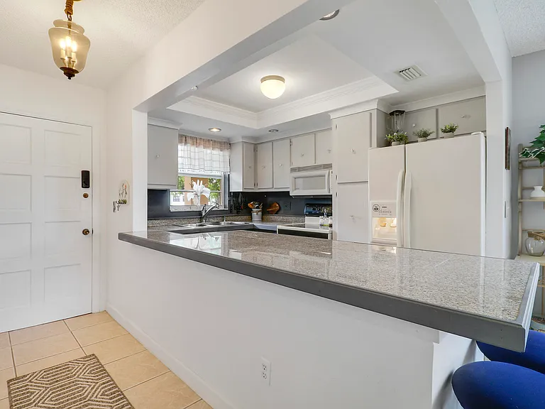 308 Golfview Rd #201 — Photo 4