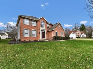 2948 Woodcrest Dr, Akron, OH 44333