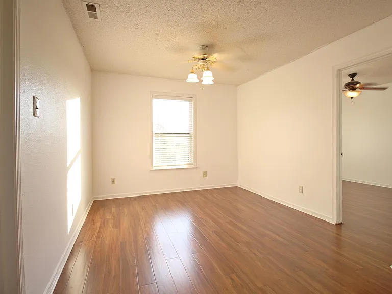 945 Shenandoah Way — Photo 20