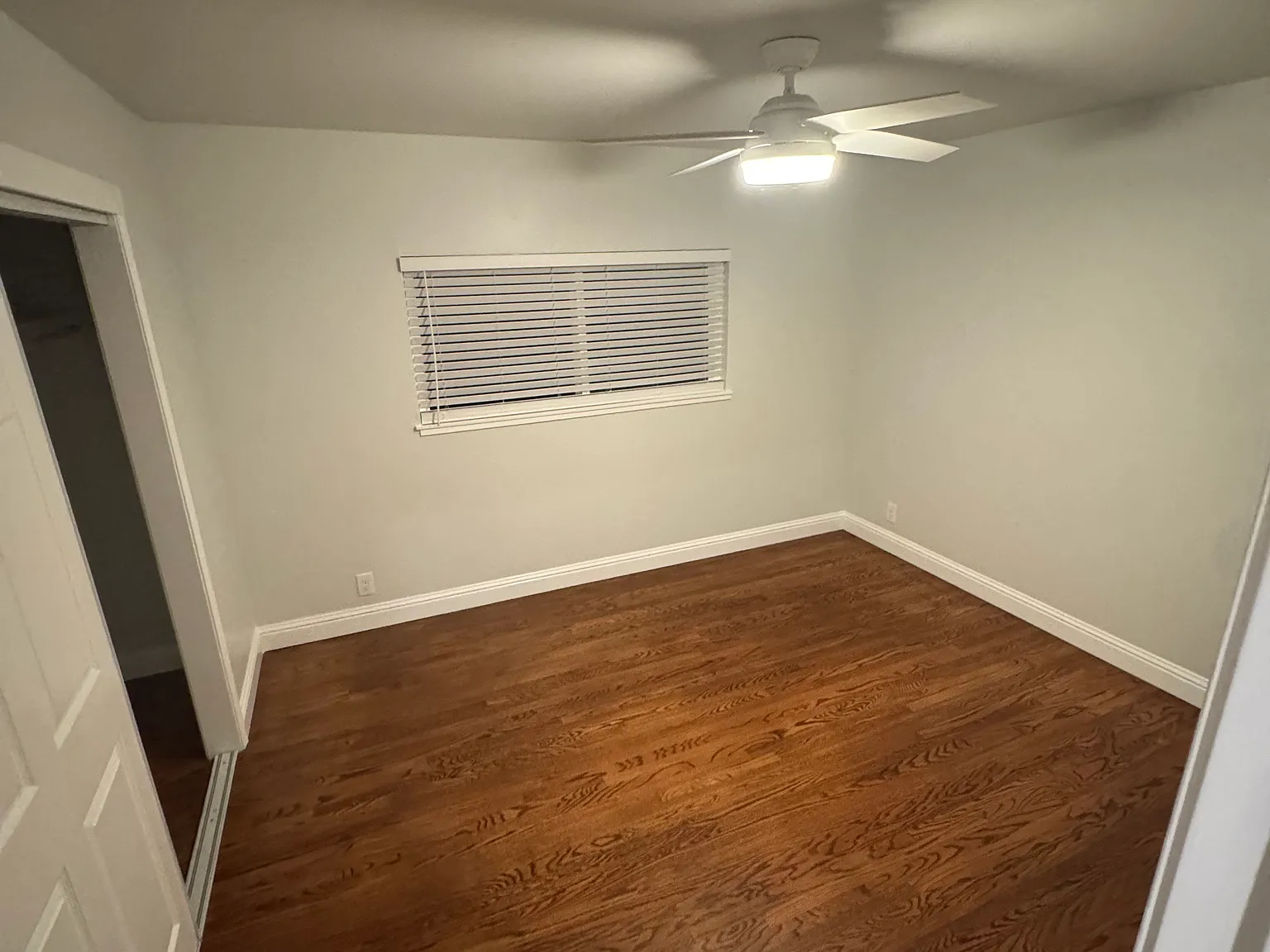942 Rose Ave — Photo 4