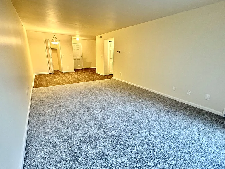 Lakeside Village Apartments — Photo 85