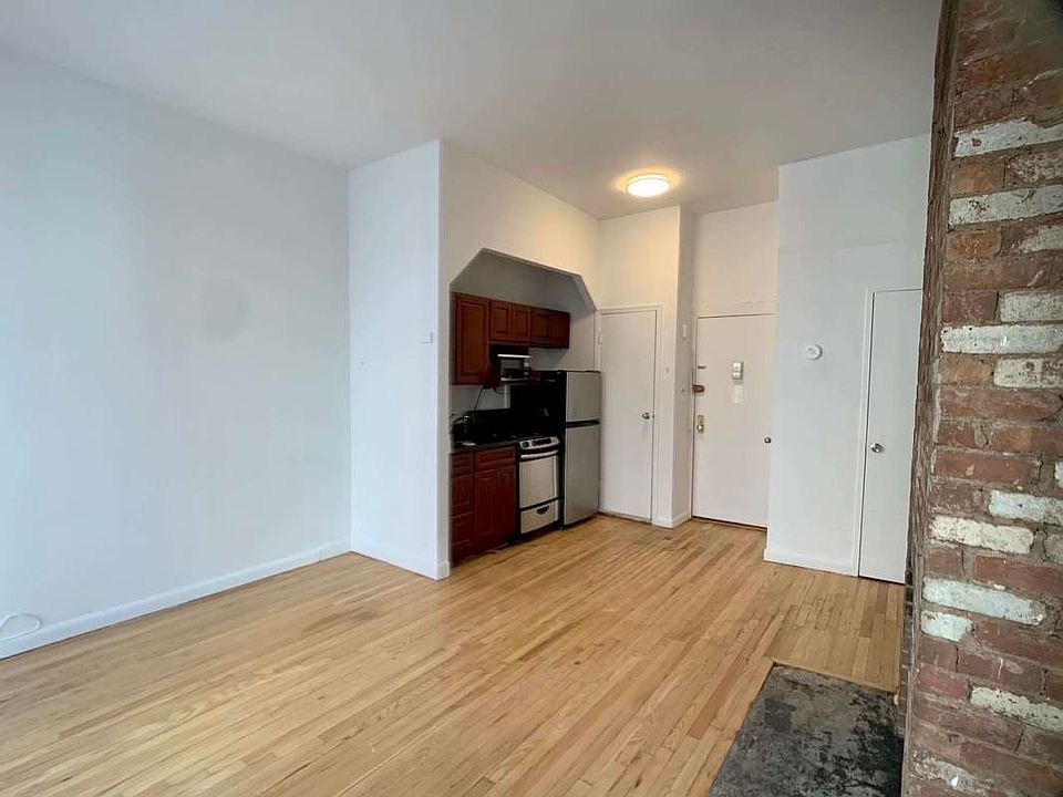 2nd image of 338 W 14th St APT 2D