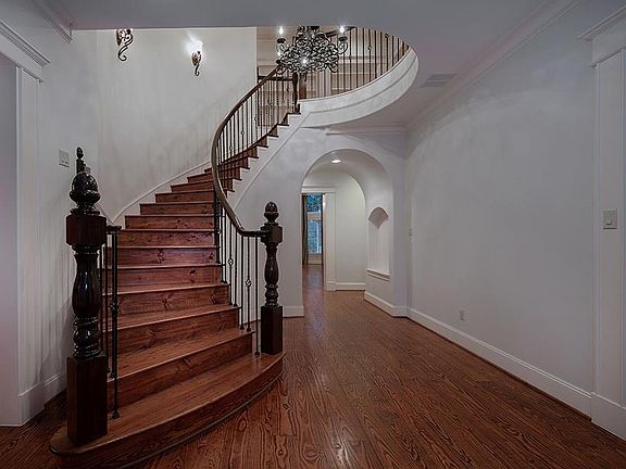 5th image of 14 Damask Rose Way