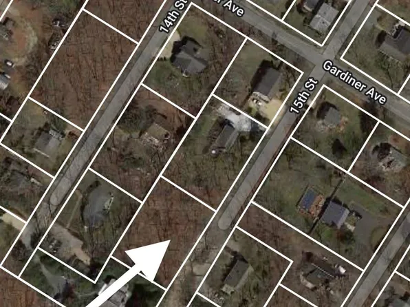 24 15th St, East Hampton, NY 11937