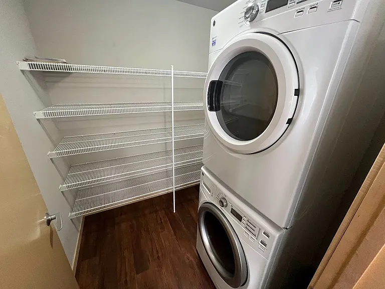 Venture Luxury High Rise — Photo 108