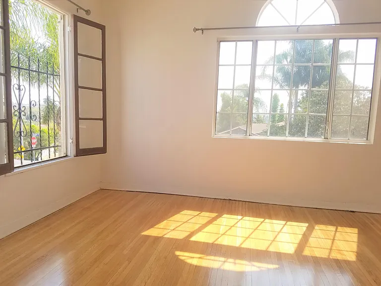1607 1/2 S Sierra Bonita Ave — Photo 7