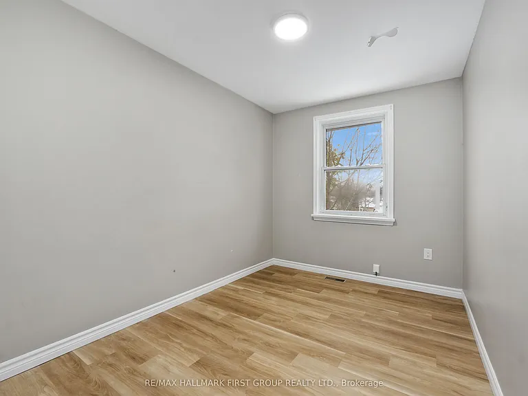 176 Sydenham St #UPPER — Photo 10