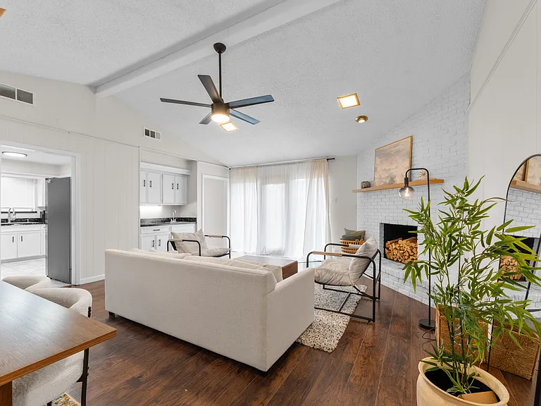 306 Candlewood Pl — Photo 2