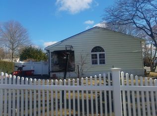 431 Blue Point Rd, Farmingville, NY 11738