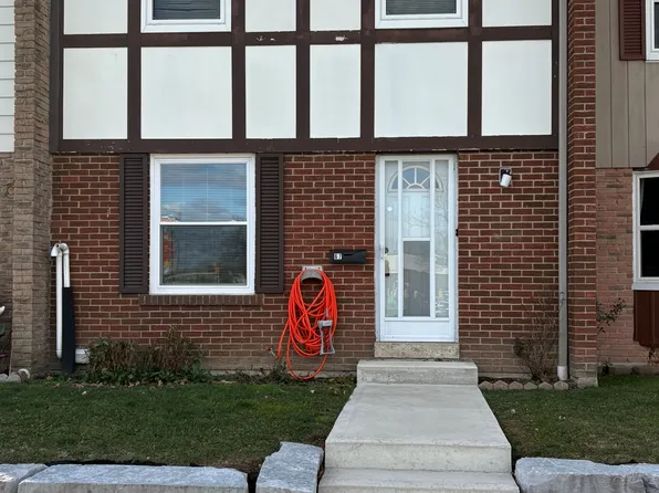 900 Central Park Dr #67, Brampton, ON L6S 3J6