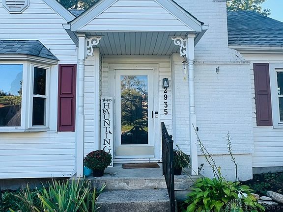 3rd image of 2935 Robin Rd