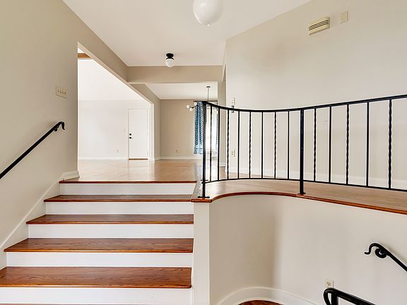 3rd image of 201 S Palisades Dr