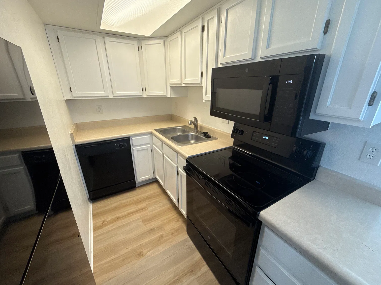 2 bed, 1.5 bath, 864 sqft, $1,625 — Photo 4