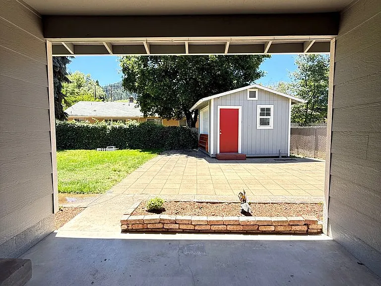 112 Hickory Dr — Photo 17