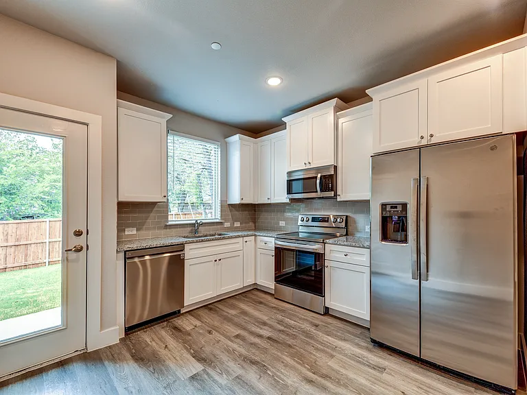 1218 Chestnut Ct E — Photo 12