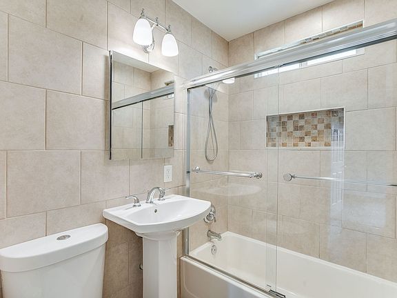 4th image of 1384 Oakland Blvd APT 11
