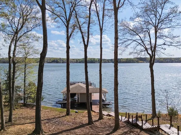 39 Anchor Dr, Bracey, VA 23919