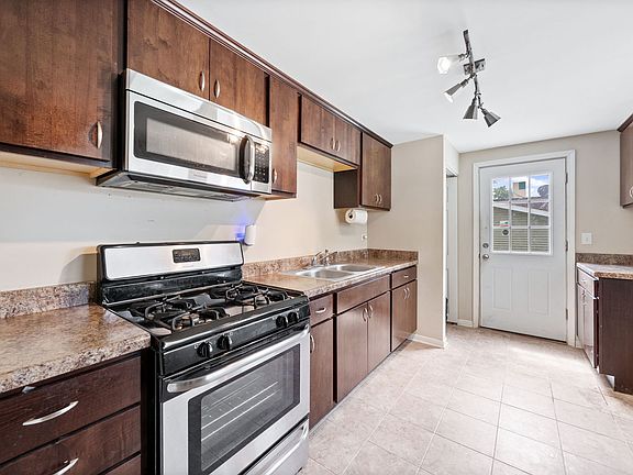 4th image of 7025 Lowell Dr