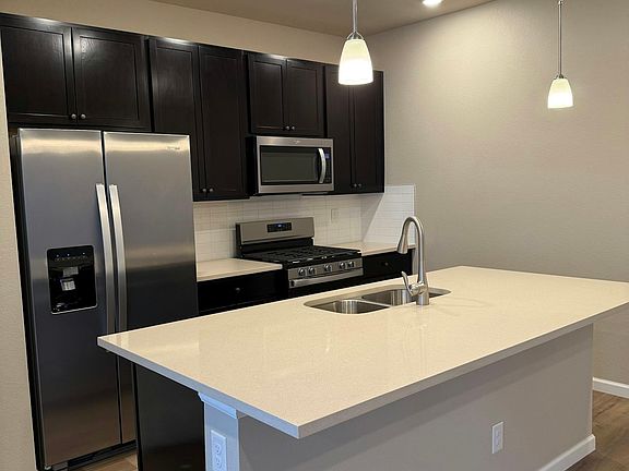 2nd image of 462 Millwall Cir