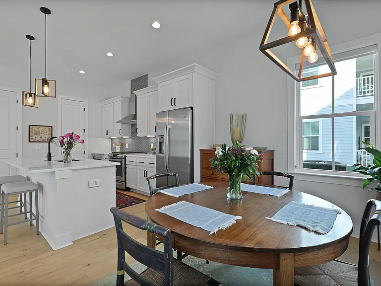 48 Aiken St — Photo 29