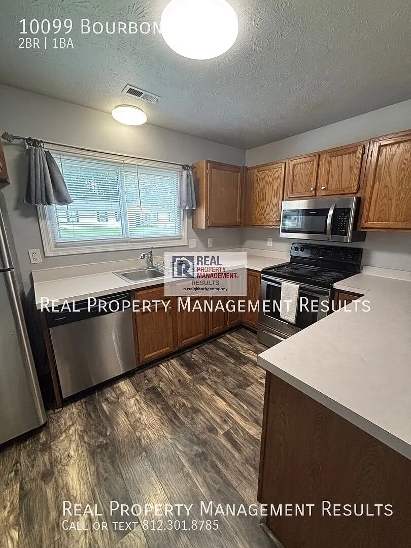 Well-Maintained Home Near Downtown Newburgh — Photo 4
