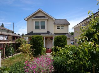 5806 32nd Ave S, Seattle, WA 98118