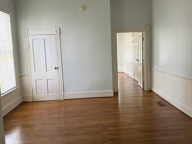429 Walnut St #1 — Photo 3