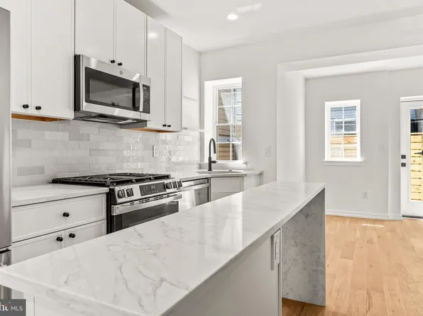 2214 Titan St, Philadelphia, PA 19146