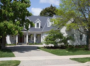 618 S Cook St, Barrington, IL 60010