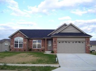 1864 Wellington Ln, Maryville, IL 62062