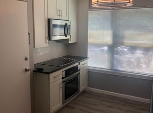 10136 Manchester Rd, Saint Louis, MO