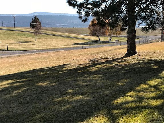 5th image of 2201 NE Sunrise Acres Ln