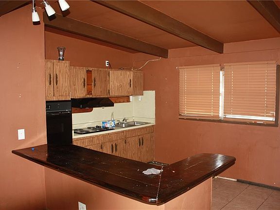 4th image of 1129 Eau Claire Cir