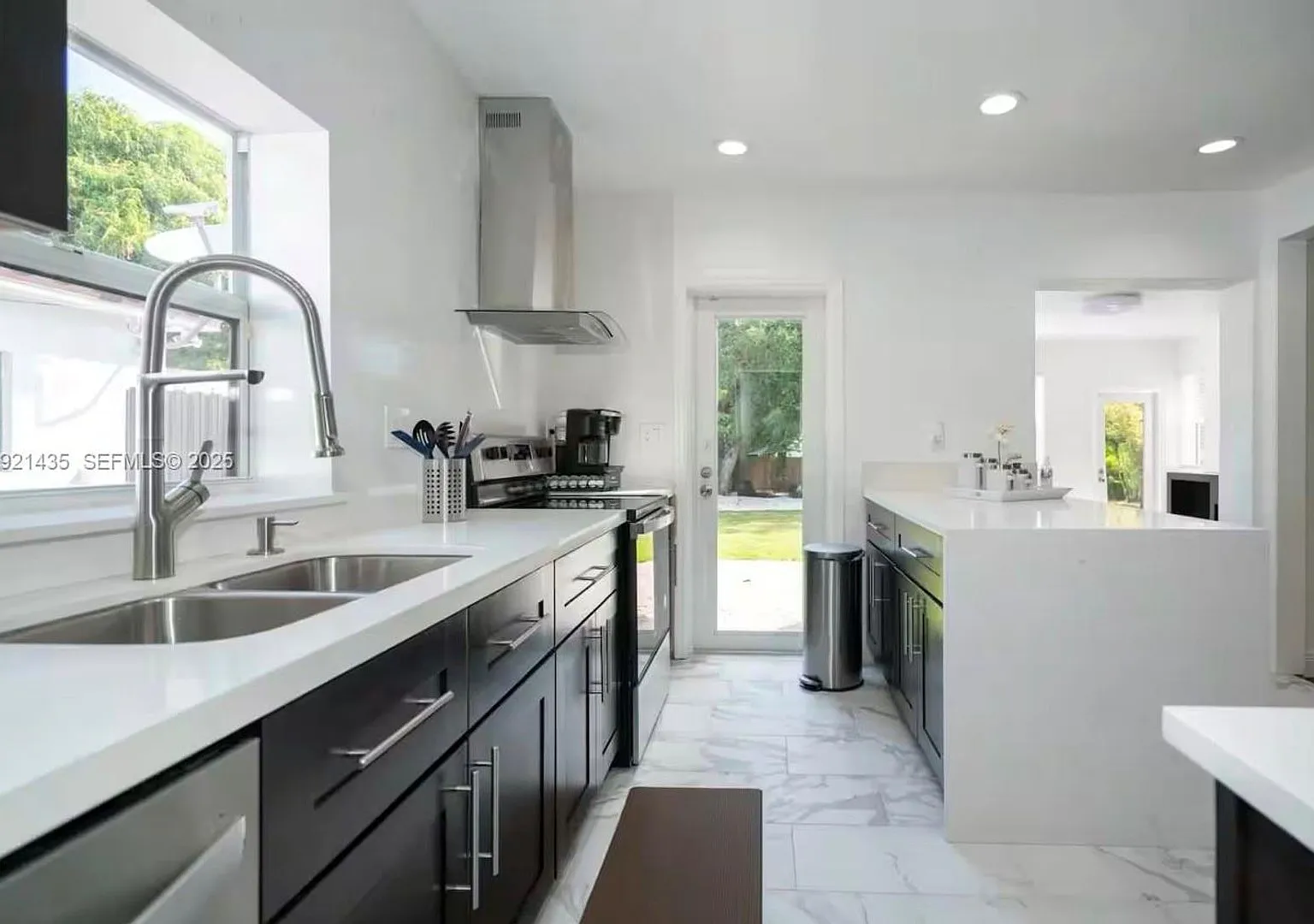 35 SW 28th Road 0, Miami, FL 33129 — Photo 1